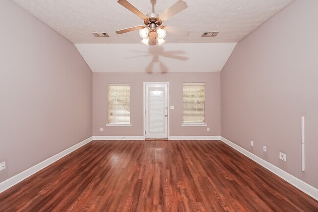 Foto del edificio - 4 Bedroom Home in Prattville, AL