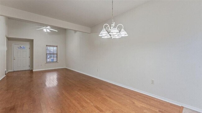 Building Photo - 3000 SW Windrift Ave