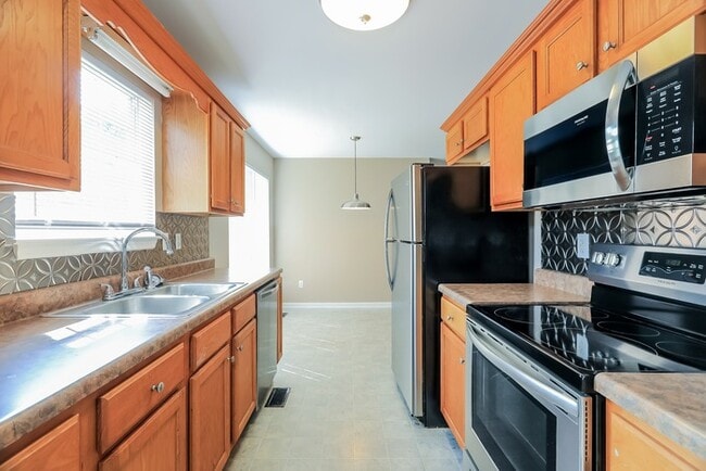 Building Photo - 333 Quail Hollow Rd