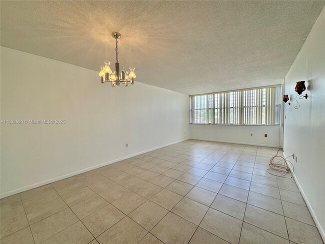 Building Photo - 1300 NE Miami Gardens Dr