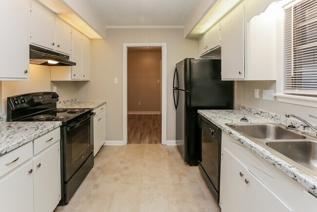 Building Photo - 150 Van Doren Dr