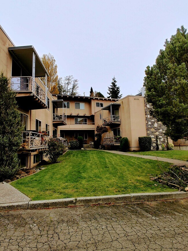 Front of building - 2222 Gilman Dr W