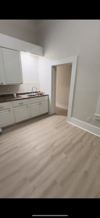 Cocina - 2006 Cherry St