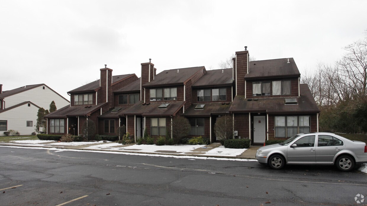 Hansens Landing Apartments in Islip, NY