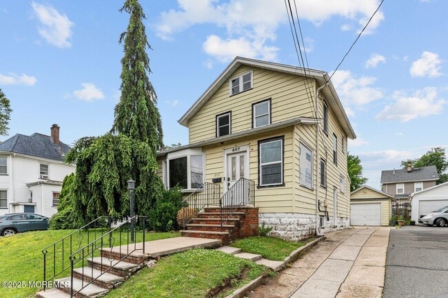Building Photo - 807 Chestnut St