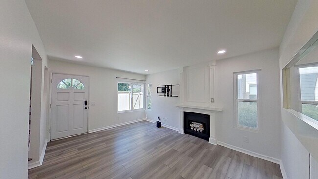 Foto del edificio - 6180 Old Village Rd