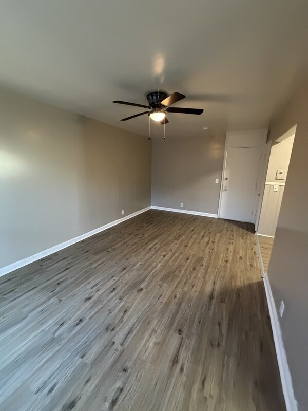 Foto del edificio - 2076 Elm Ave