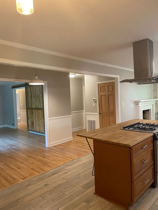 Building Photo - Gorgeous 3 bedroom home in Forest Heights