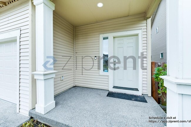 Building Photo - 1715 43rd St NE