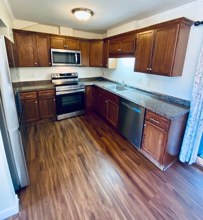 Foto del edificio - Charming 2Bed/2Bath Condo in Desirable Ral...