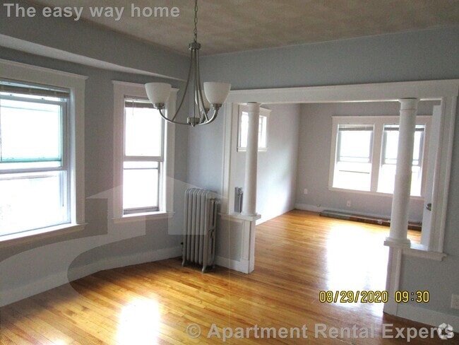 Building Photo - 17 Hinsdale St