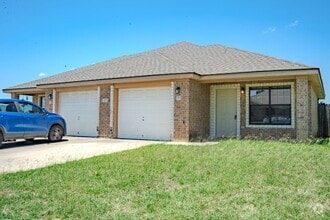 Building Photo - 301 Cedar Ridge Dr