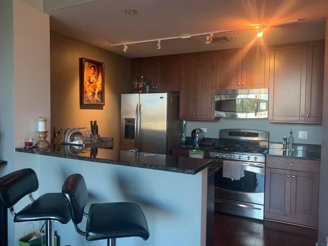 Kitchen - 1201 S Prairie Ave