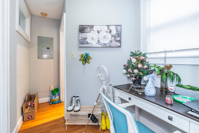 Building Photo - 420 N Broadway