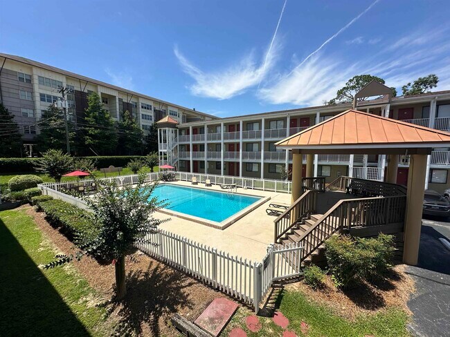 Foto del edificio - 253 Hayden Rd