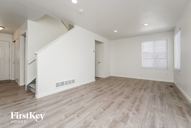 Foto del edificio - 13177 Bryant Cir