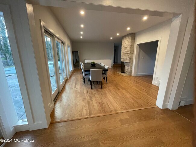 Foto del edificio - 720 Corlies Ave