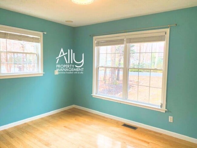 Building Photo - 35 Hardwood Rd