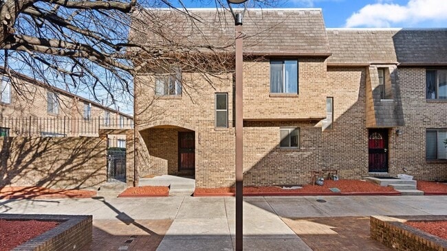 Building Photo - 1321 I St NE