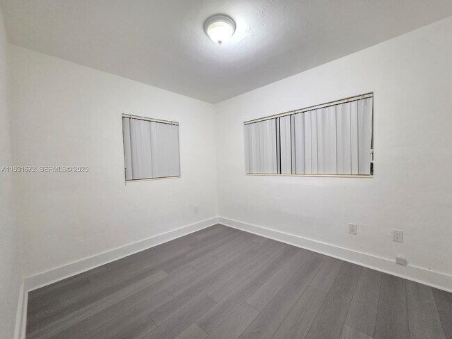 Building Photo - 1267 NE 117th St