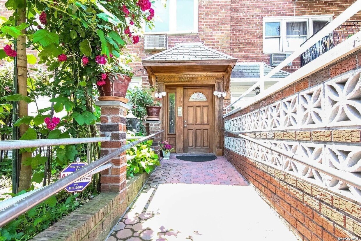 Foto principal - 32-18 35th Ave