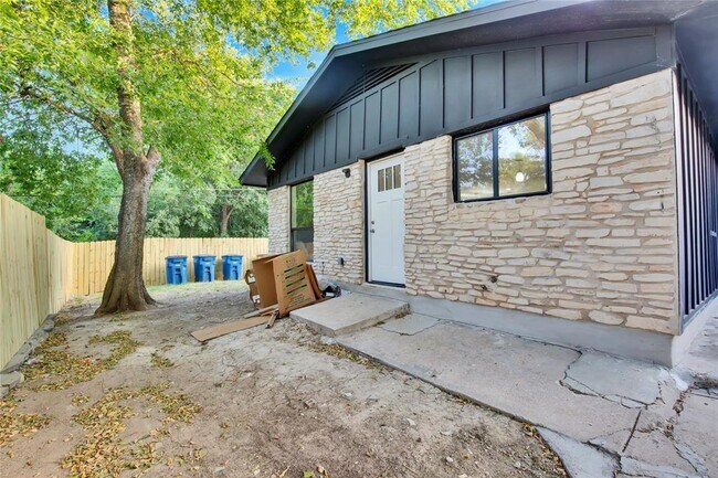 Foto del edificio - 3317 Hycreek Dr