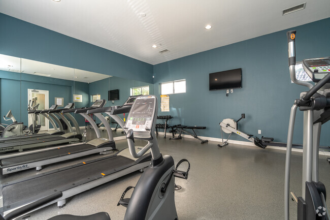 FITNESS CENTER - LuxLiv Apartments