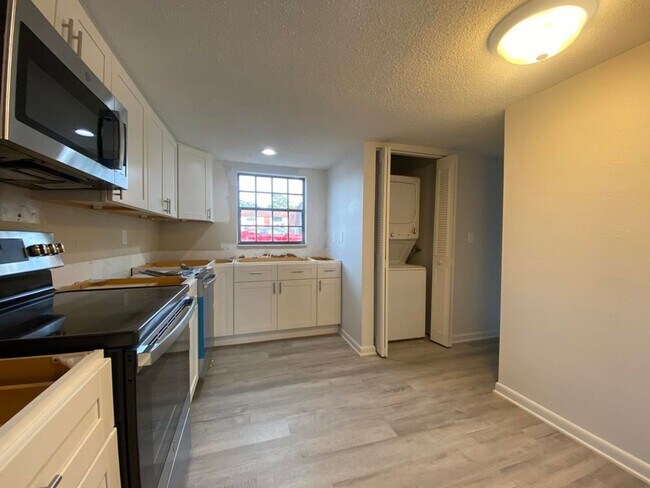 Foto del edificio - COBBLESTONE VILLAGE 2 BED 1.5 BATH RIVERFR...