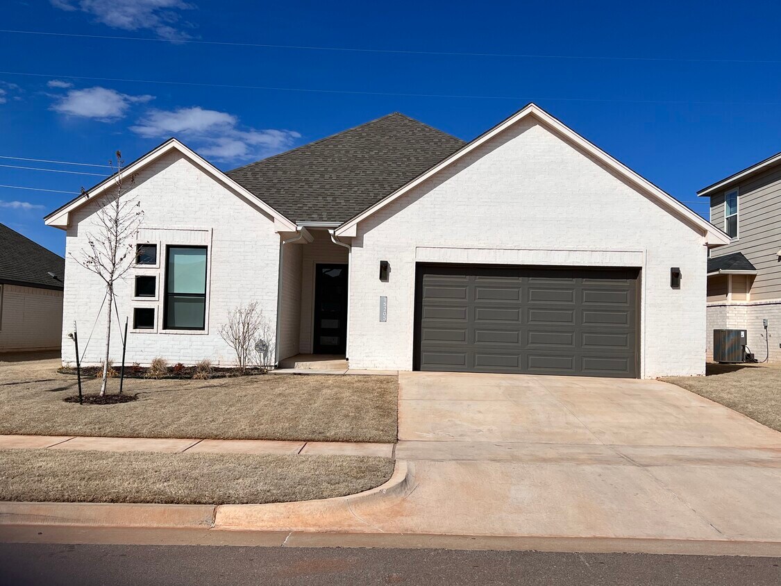 Foto principal - 15205 Caspian Ln