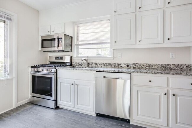 Foto del edificio - Druid Hills Hidden Gem! 4Bed-3 Bath, Hardwood Floors, Available NOW!