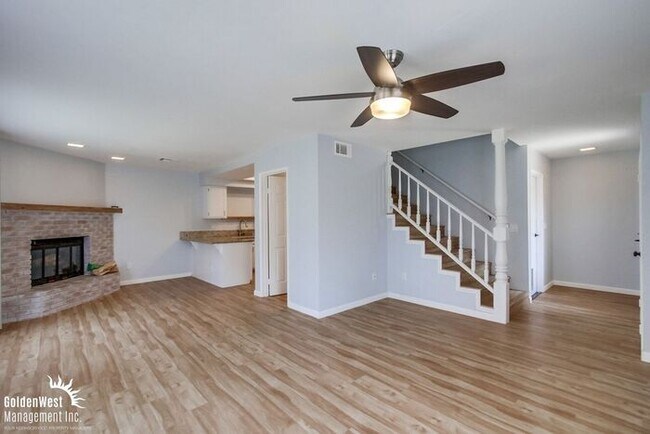 Foto del edificio - Spacious 2Bd 2.5Ba Two-Story Condo in Alli...