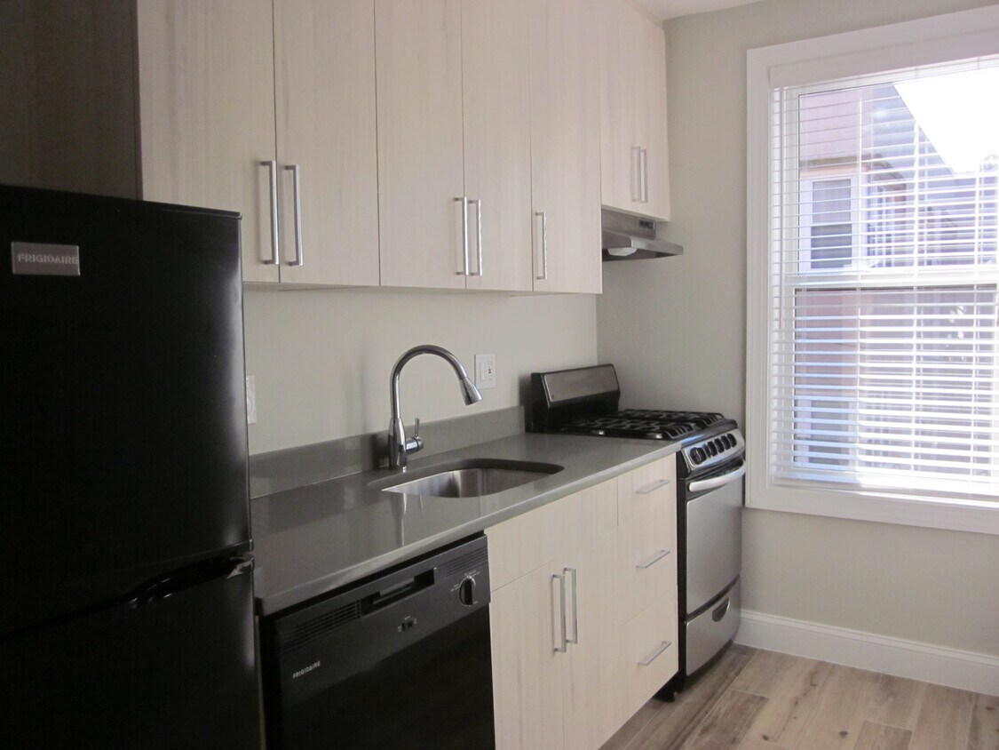Foto principal - 4016 Calvert St NW