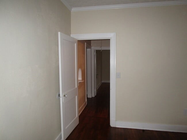Photo - 3062 Oxford Avenue House
