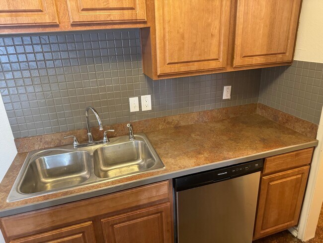 Kitchen 2 - 216 San Angelo Ave