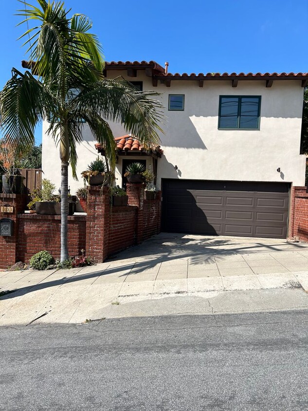 Primary Photo - Gorgeous 2 Bedroom/1.5 Bath Two Story Home...
