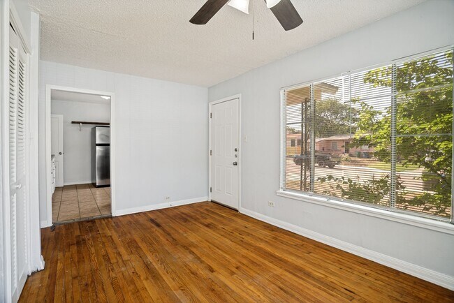 Building Photo - 2514 Waverly Ave