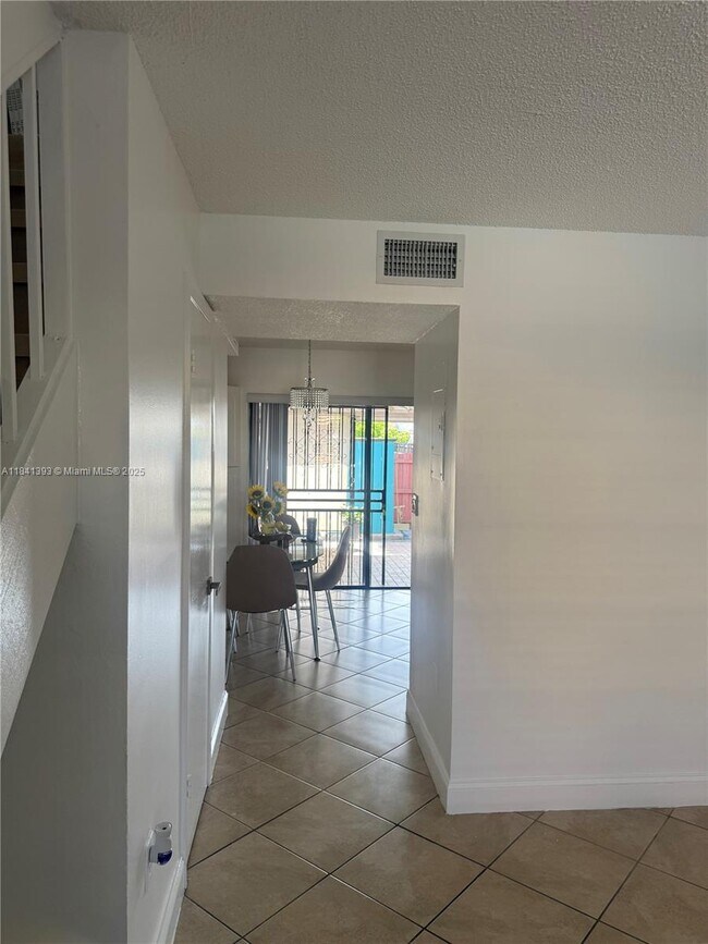 Building Photo - 1395 W 41st St
