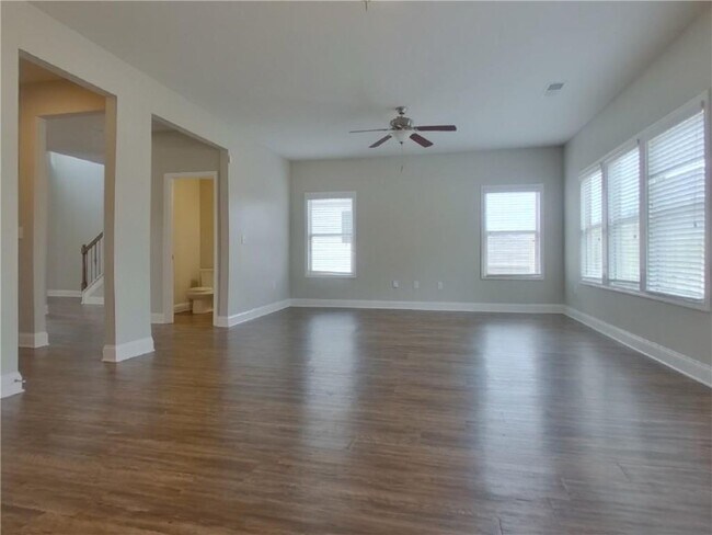 Foto del edificio - 64 Monaghan Wy