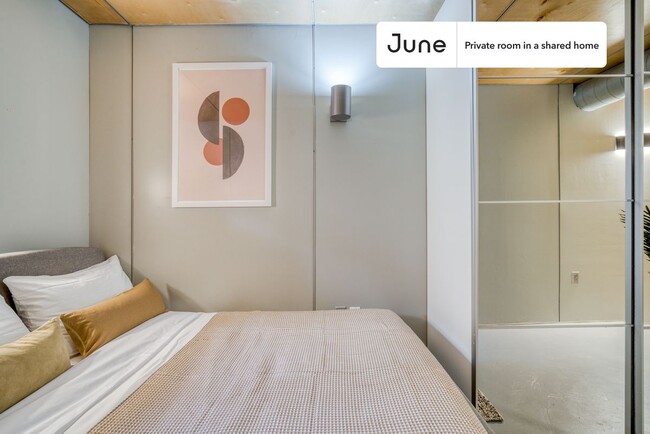 Foto del edificio - Room in Shared 6 bed/6 bath home