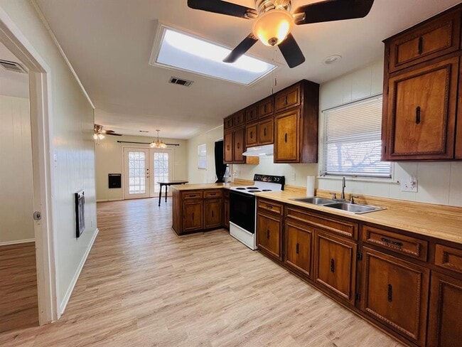 Building Photo - 330 Redtop Ln