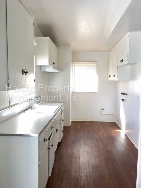Building Photo - Cozy Duplex