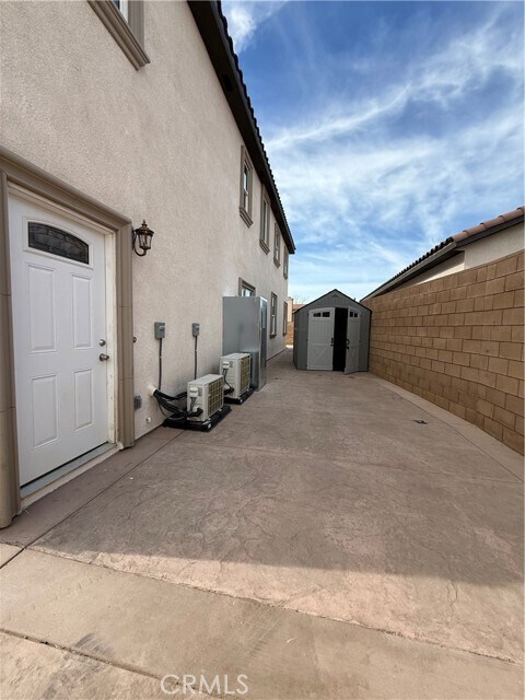 Foto del edificio - 7398 N Maple Ave