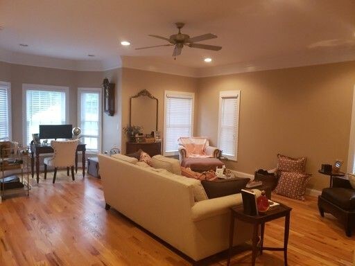 Building Photo - Luxury Townhome