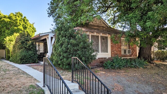 Building Photo - 12807 Oxnard St
