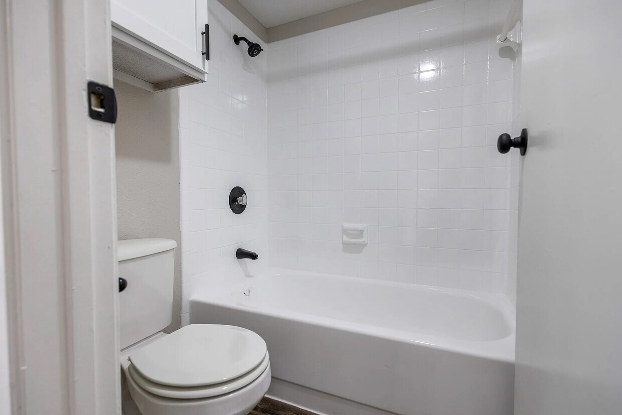 Building Photo - 15100 Golden Eagle Dr