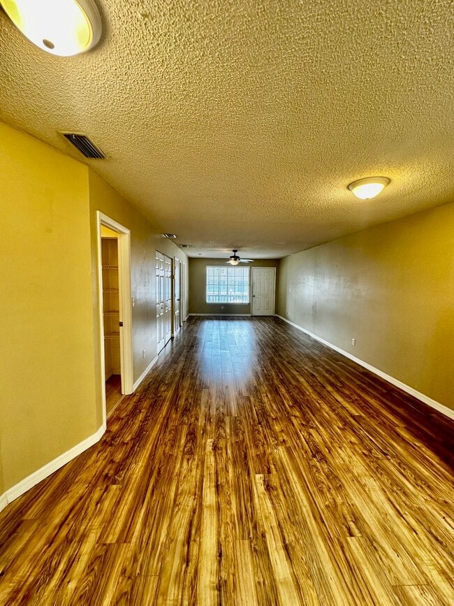 Building Photo - 313 Dirksen Dr