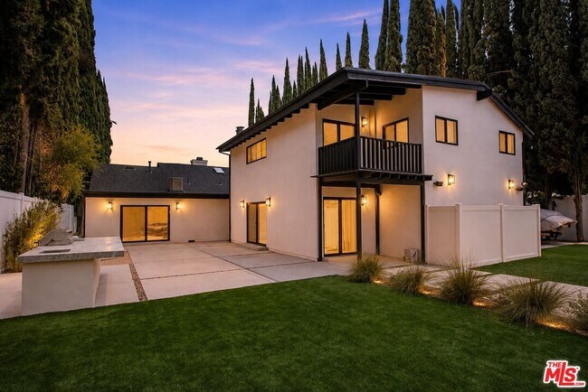 Building Photo - 5953 Oakdale Ave