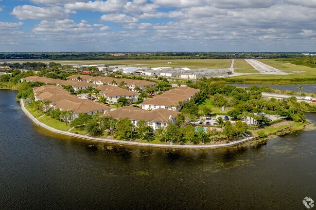 Building Photo - Bridgewater at Lake Osborne