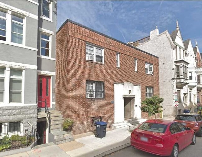 Building entrance - 1815 Riggs Pl NW