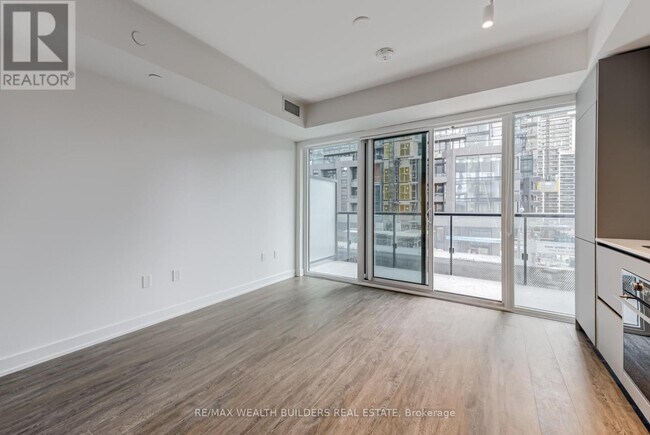 Photo du bâtiment - 117-117 Broadway Ave